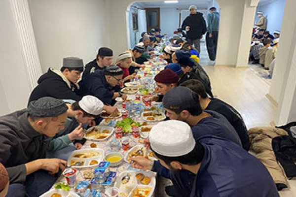 Ramazan Ayında Talebelerimizle İftar
