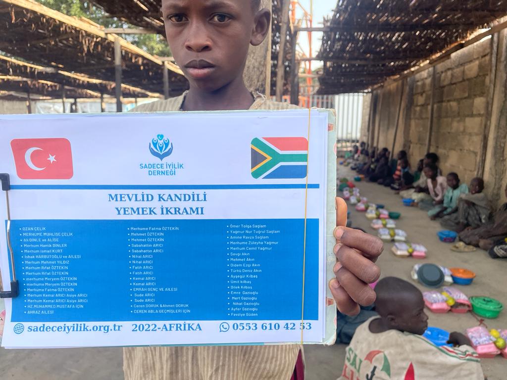 Mevlid Kandilinde Afrikada İftarlar verildi.